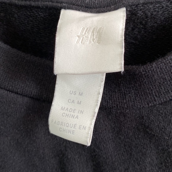 H&M sweater with gold button details size Medium - Picture 2 of 5
